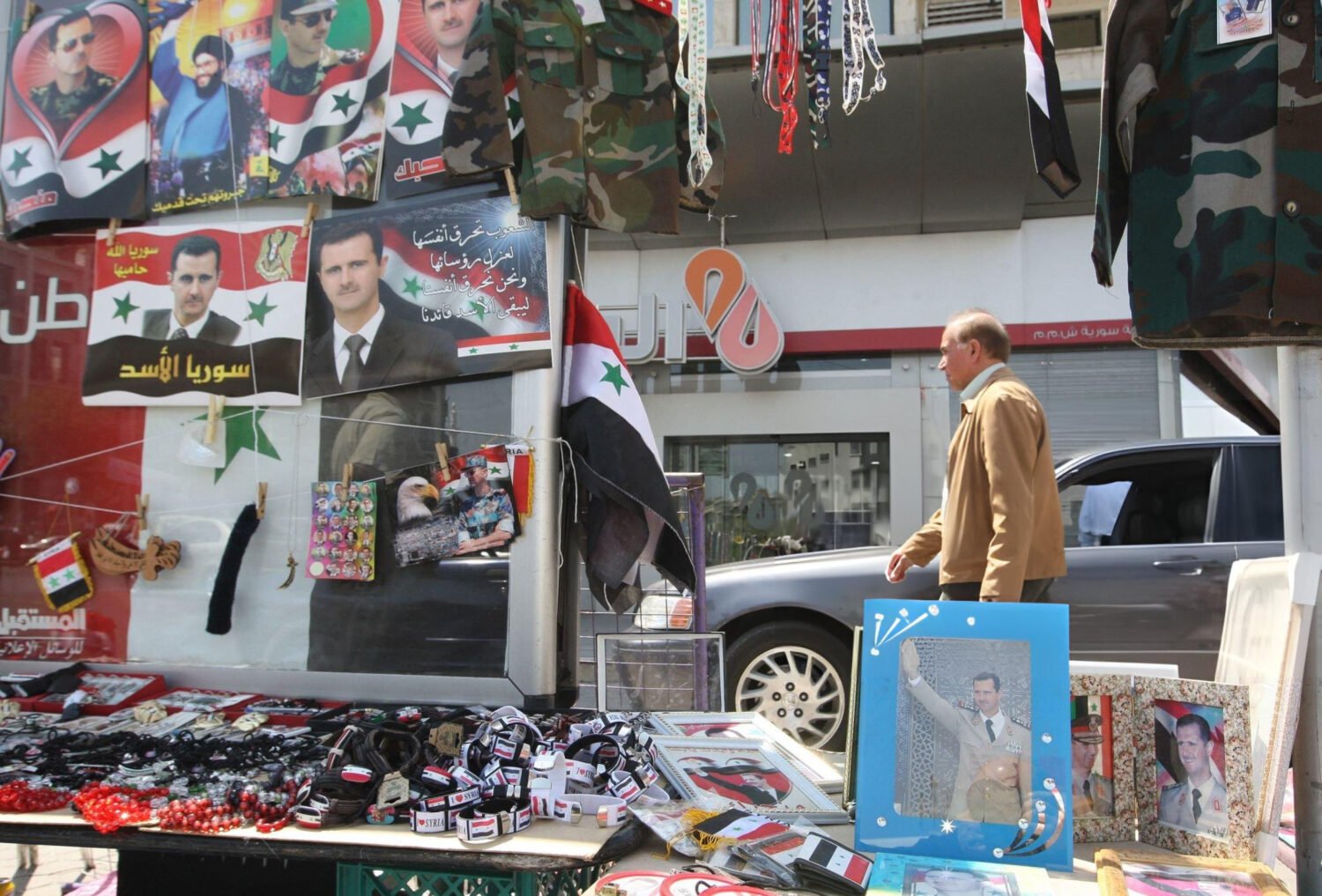 في سوريا الأغنياء يحولون أموالهم إلى ذهب والفقراء يحركون الأسواق! (3)