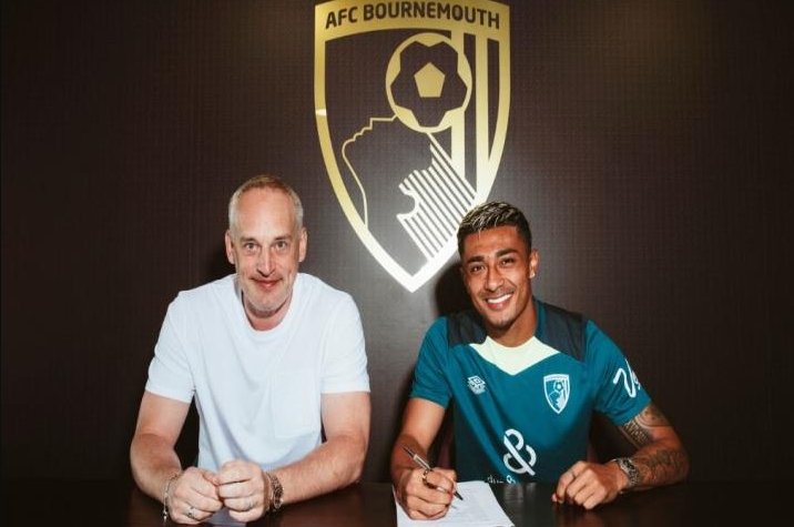 جوليان أراوجو يوقع مع بورنموث